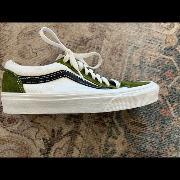 Vans - Picture 2 of 4